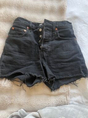 Levi’s rib cage black shorts